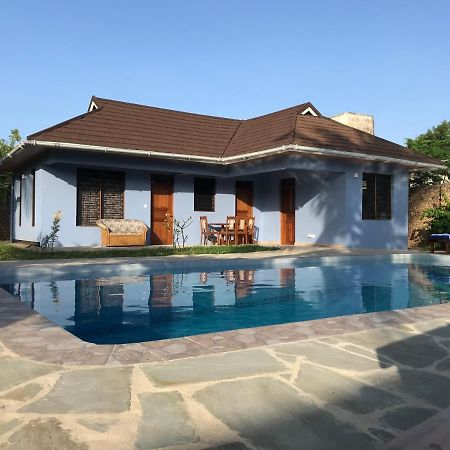 Lions Home Diani Beach Esterno foto