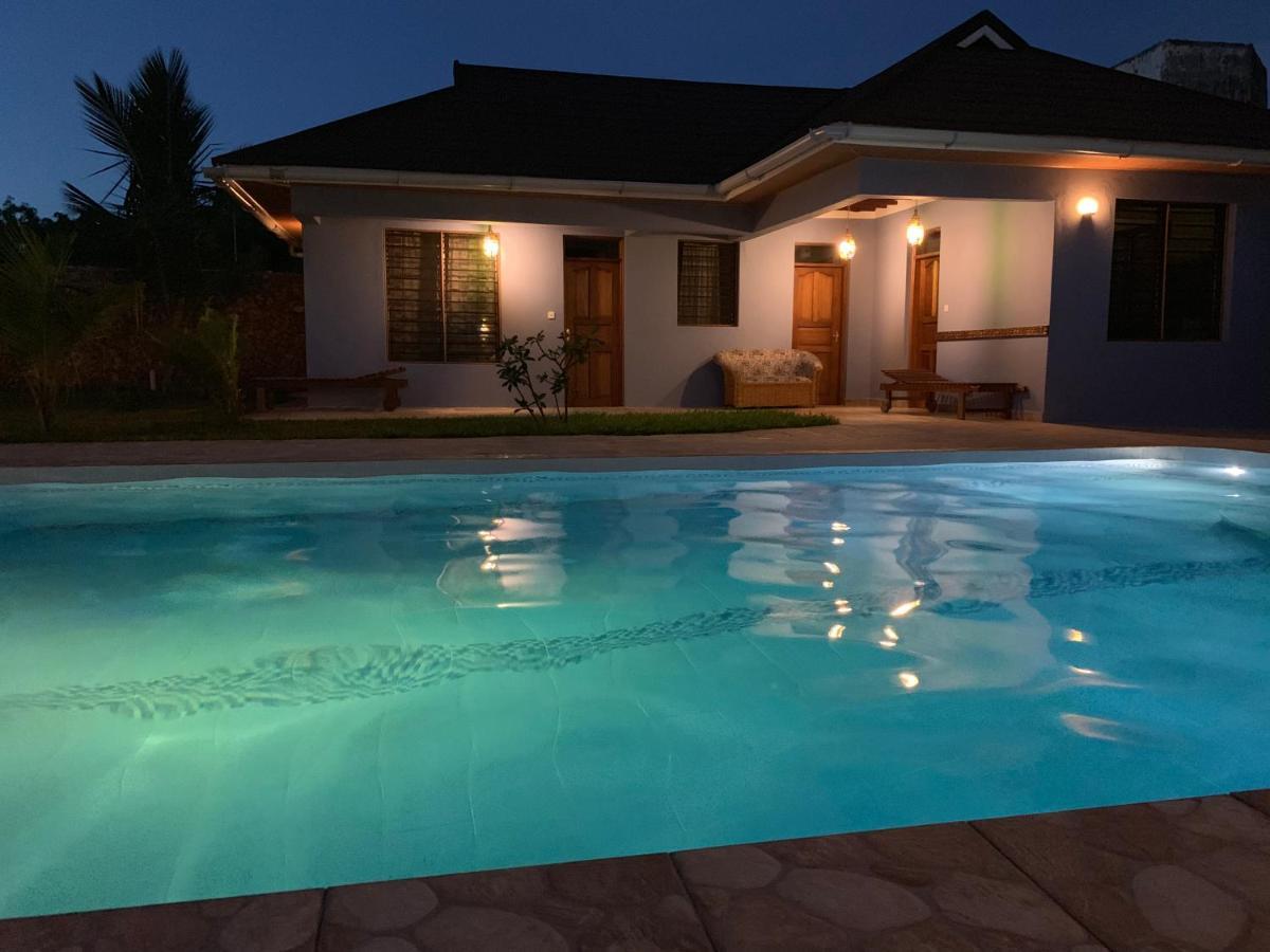 Lions Home Diani Beach Esterno foto