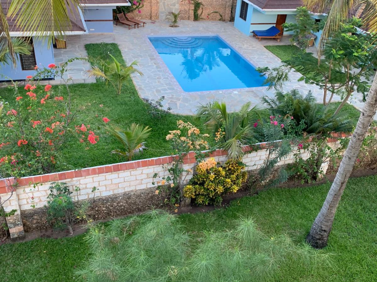 Lions Home Diani Beach Esterno foto