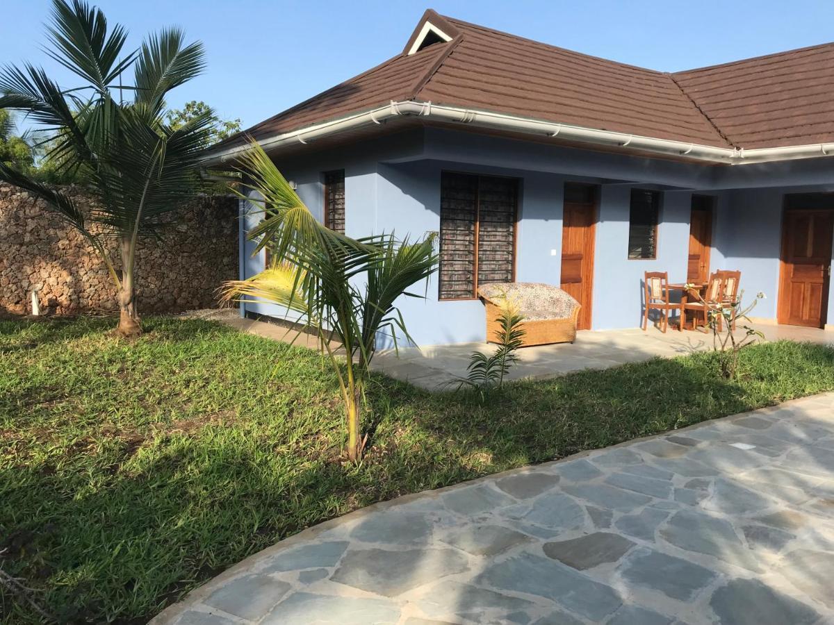 Lions Home Diani Beach Esterno foto