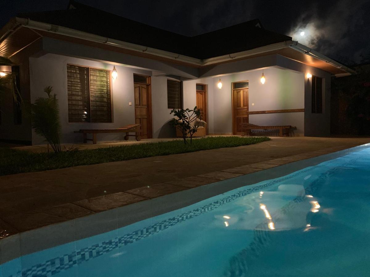 Lions Home Diani Beach Esterno foto