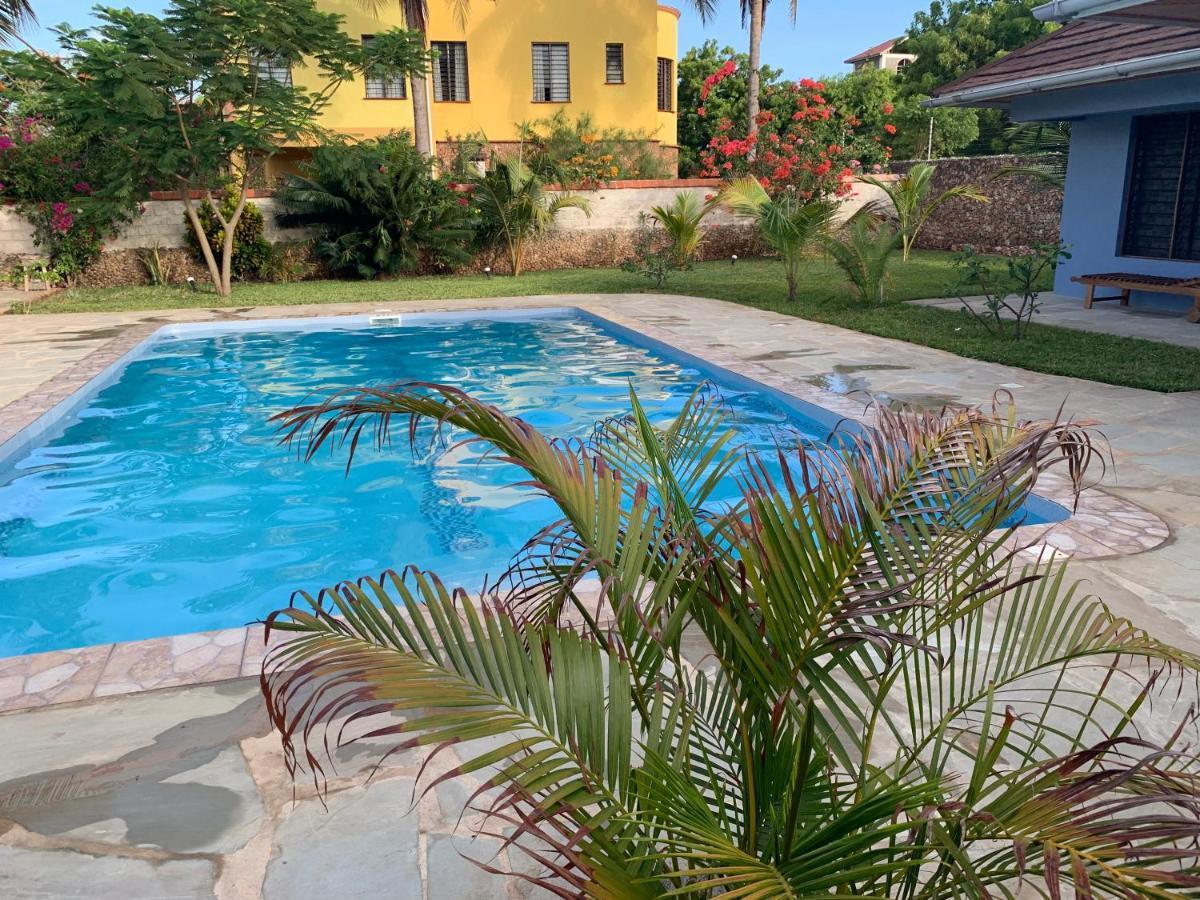 Lions Home Diani Beach Esterno foto