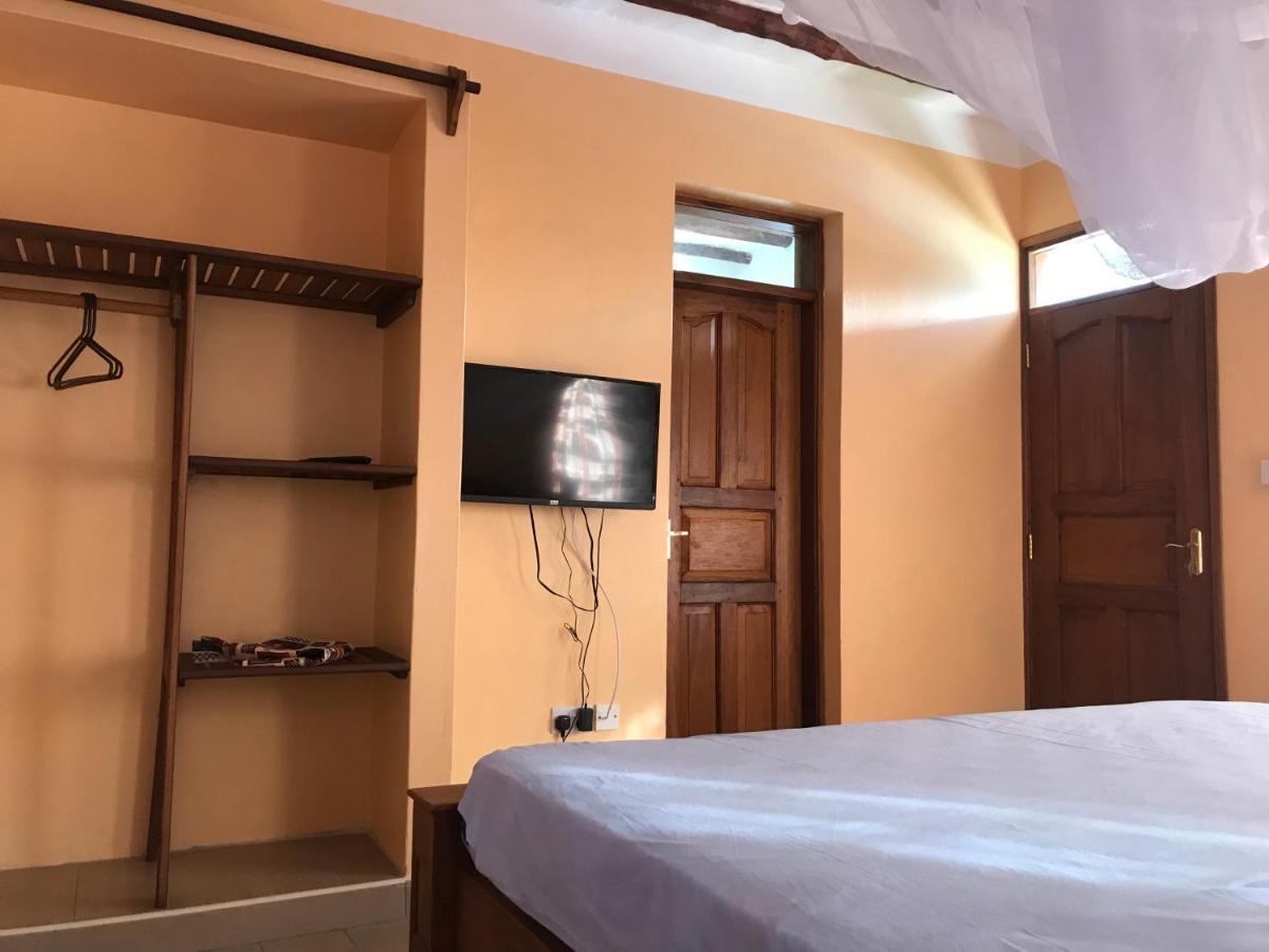 Lions Home Diani Beach Esterno foto
