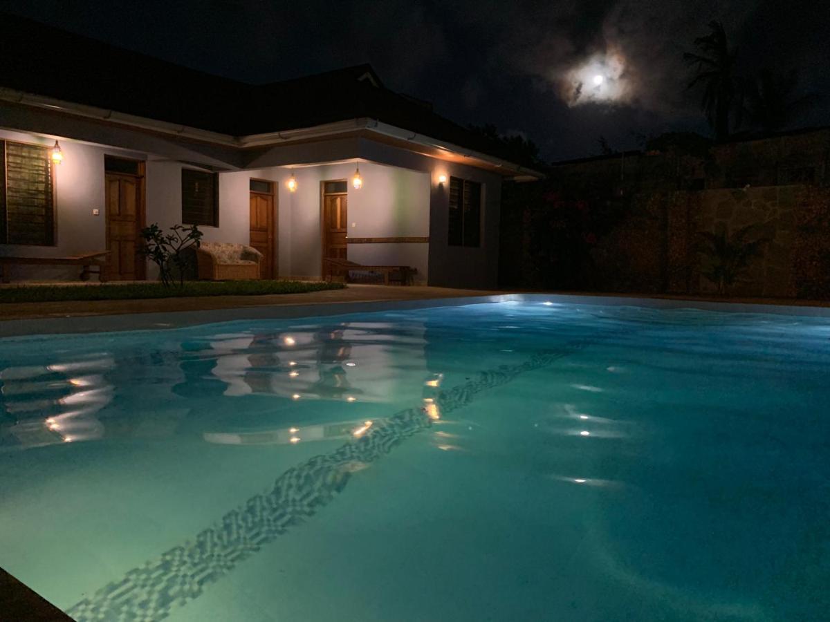 Lions Home Diani Beach Esterno foto