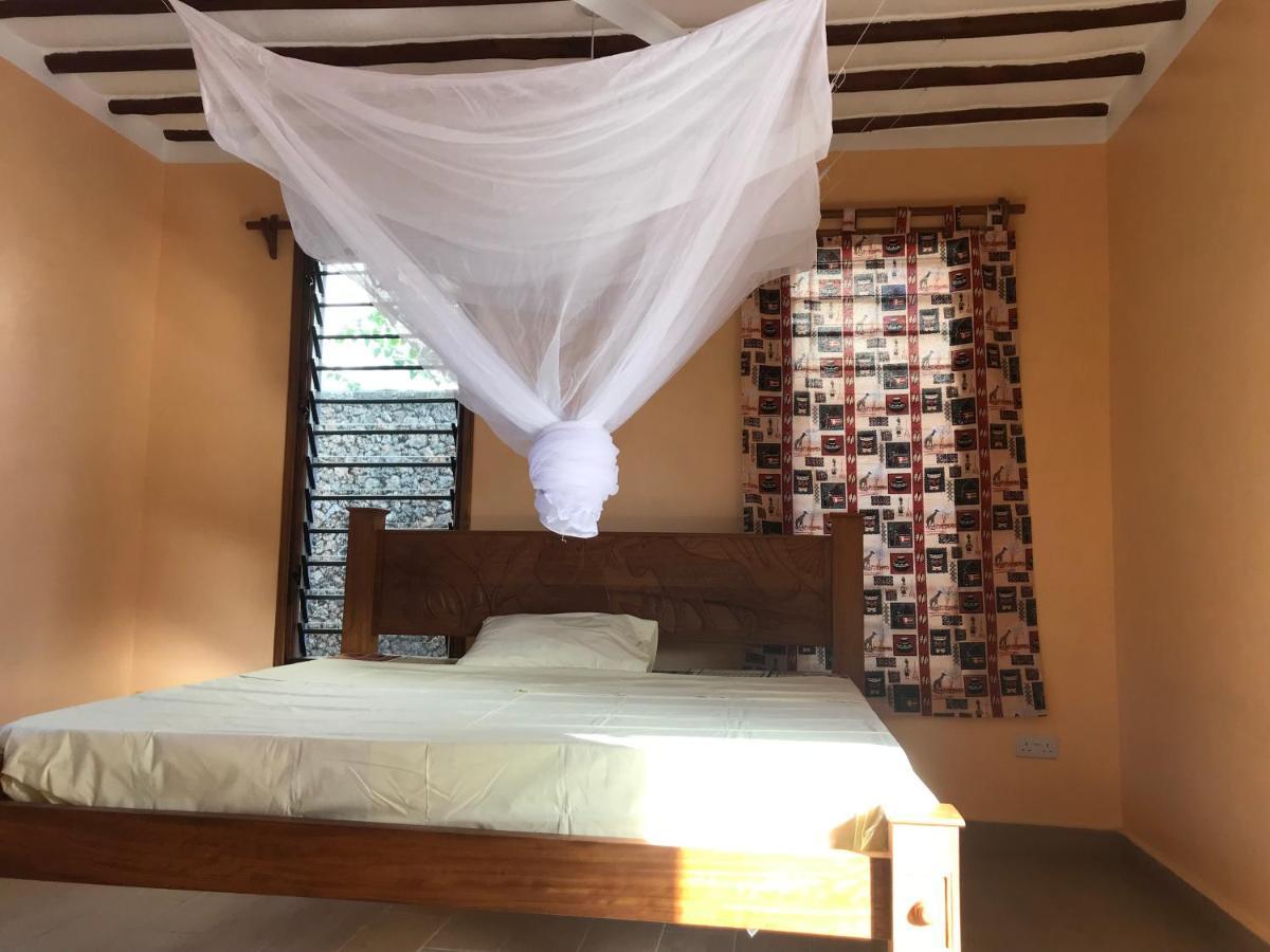 Lions Home Diani Beach Esterno foto