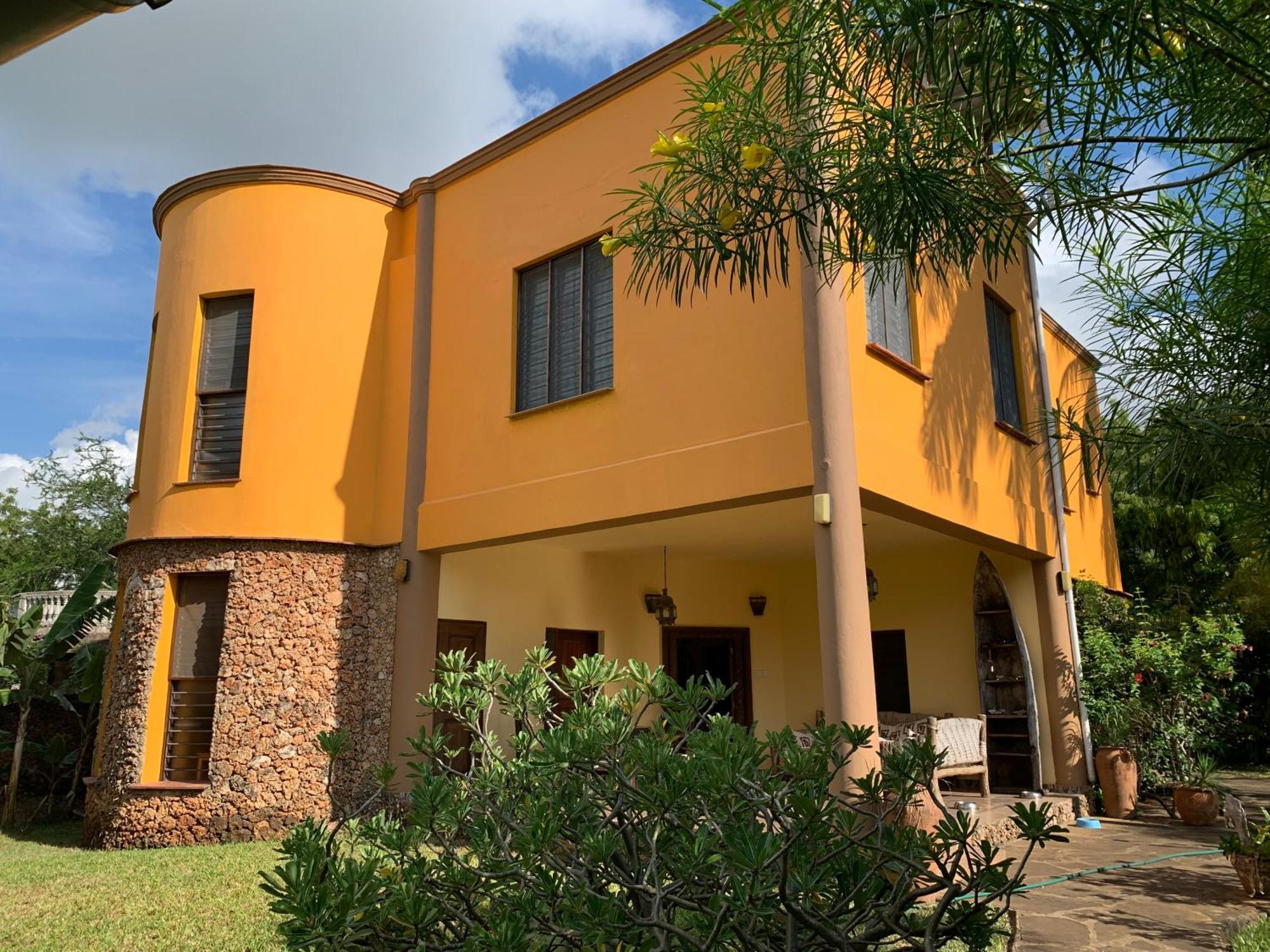 Lions Home Diani Beach Esterno foto
